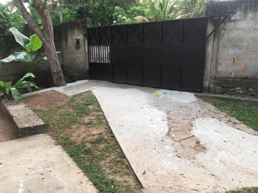 Tinu Homestay Mirissa Exterior photo